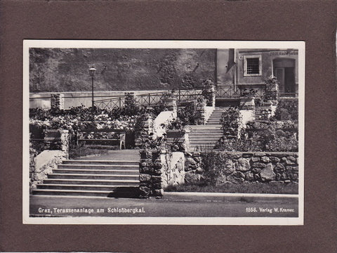 AK Graz, Terassenanlage am Schloßbergkai. (rechts oben Eingang zum Städt. Kindergarten)
