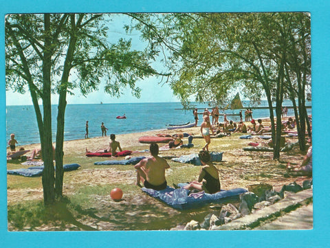 AK Grado. Campeggio Al Bosco. La siesta sulla spiaggia.