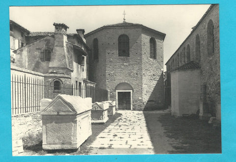 AK Grado. Battistero e sarcofagi romani.