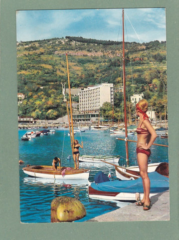 AK Il porticciolo di Grignano. Sullo Sfondo il nuovo Adriatico Palace Hotel.