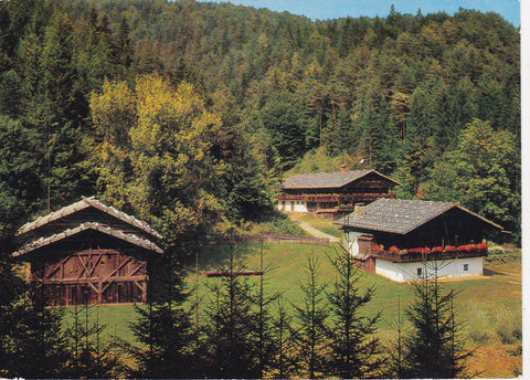 AK Stübing. Österreichisches Freilichtmuseum. Tiroler Baugruppe mit Wegleithof aus St. Walburg im Ultental, Südtirol und Hanslerhof aus Alpbach in Tirol.