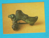 AK Keltenmuseum Hallein. Kelten in Mitteleuropa. Salzburger Landesaussstellung 1980. 11. Fibel in Form eines Schnabelschuhes Hallein-Dürrnberg, 380-350 v. Chr.