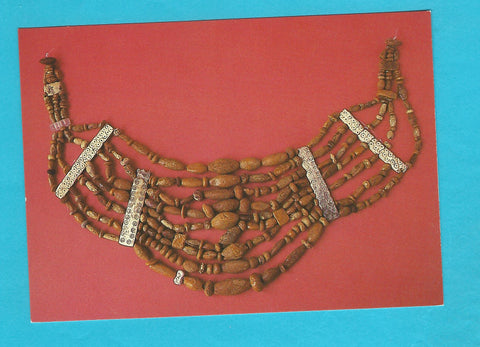 AK Keltenmuseum Hallein. Kelten in Mitteleuropa. Salzburger Landesaussstellung 1980. 15. Brustschmuck aus Bernstein, Hallein-Dürrnberg 600-520 v. Chr.