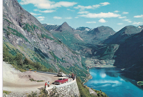 AK Norge: Geiranger sett fra Örnevegen.