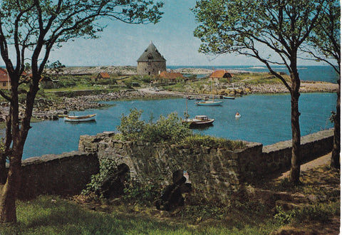 AK Christiansö. Udsigt over faestningsmuren og havnen...