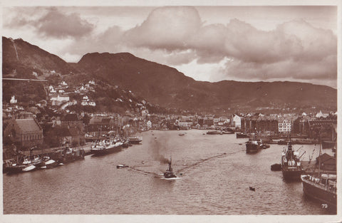 AK Nordlandfahrten der Hamburg-Süd. Blick auf Bergen vom M.S. Monte Cervantes.