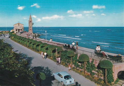 AK Caorle. Madonnina dell'Angelo e lungomare.