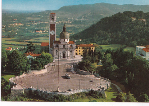 AK Vicenza. Monte Berico. Veduta aerea - Basilica e Piazzale della Vittoria.