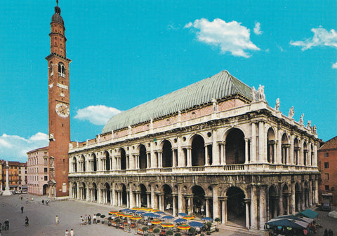 AK Vicenza. Basilica Palladiana e la Torre di Piazza.