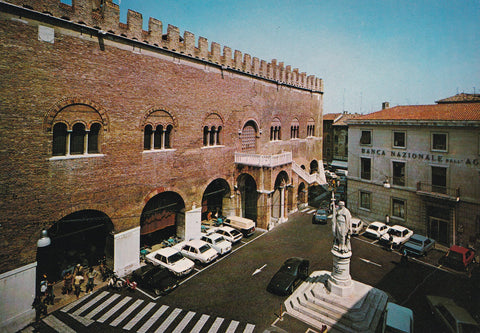 AK Treviso. Piazza della Liberta e Palazzo dei Trecento.
