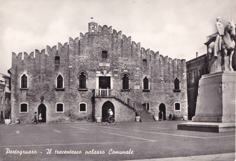 AK Portogruaro - Il trecentesco palazzo Comunale.