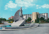 AK Abano Terme. Zona residenziale - Monumento a Cristoforo Colombo ed Hotel Astoria.