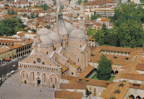 AK Padova. La Basilica del Santo vista dall'aereo.
