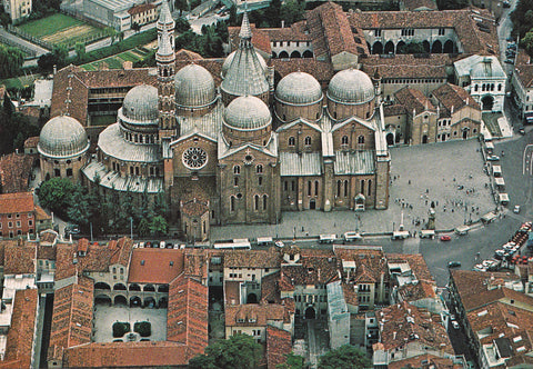 AK Padova. Veduta aerea della Basilica del Santo.