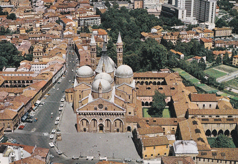AK Padova. Basilica del Santo. veduta aerea.