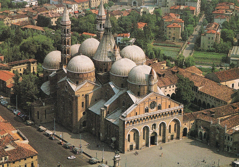 AK Padova. Veduta aerea della Basilica di S. Antonio.