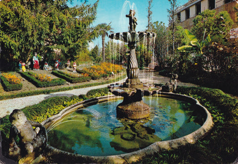 AK Abano Terme. Villa Piave - Giardini Una fontana.