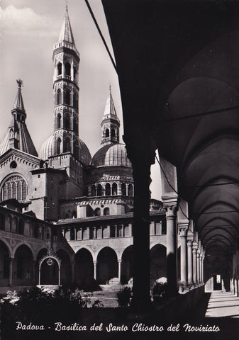 AK Padova. Basilica del Santo. Chiostro.