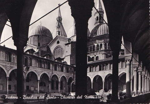 AK Padova. Basilica del Santo. Notturno.