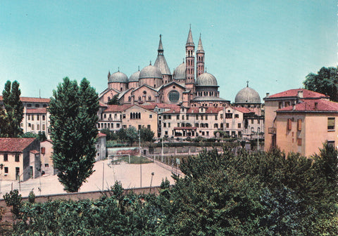 AK Padova. Basilica del Santo vista dalle mura della citta.