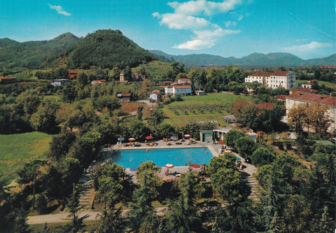 AK Colli Euganei. Piscina termale e panorama.