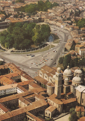 AK Padova. Veduta aerea di Prato della Valle.