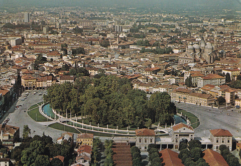 AK Padova. Veduta aerea di Prato della Valle.