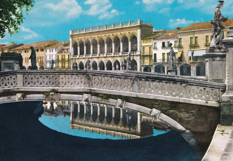 AK Padova. Prato della Valle e Loggia Amulea.