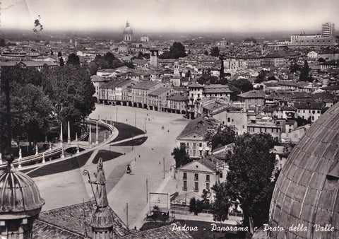 AK Padova. Panorama. Prato della Valle.