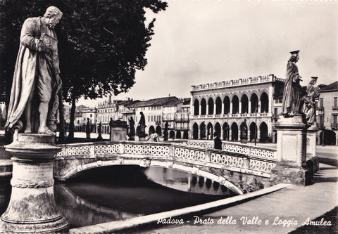 AK Padova. Prato della Valle e Loggia Amulea.