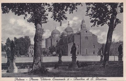 AK Padova Piazza Vittorio Emanuele II Basilica di S. Giustina. (1933)