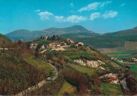 AK Colli Euganei. Strada che conduce a Teolo con l'albergo La Montanina.