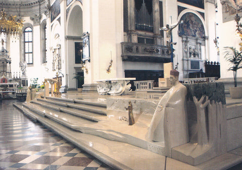 AK Padova Cattedrale. Presbiterio: ssculture di G. Vangi.