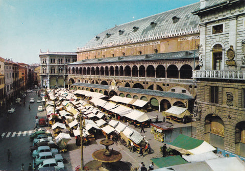AK Padova. Piazza delle Erbe - Palazzo della Ragione.