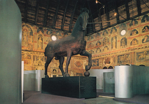 AK Padova. Palazzo della Ragione. Cavallo in legno riproducente quello del Gattamelata.
