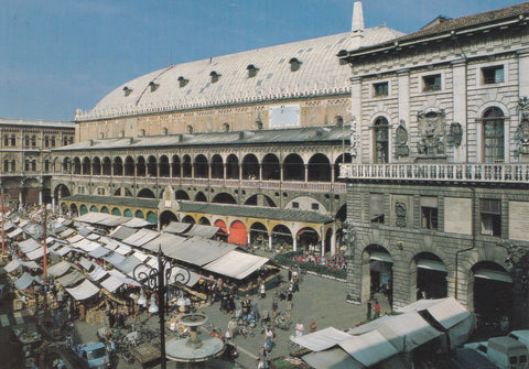 AK Padova. Palazzo della Ragione e Piazza delle Erbe.