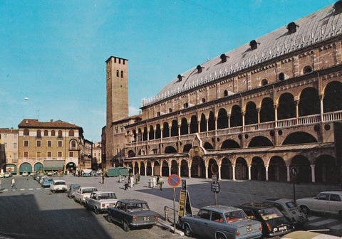 AK Padova. Palazzo della Ragione e Piazza della frutta.