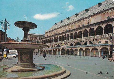 AK Padova. Palazzo della Ragione e Piazza delle Erbe.