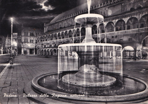 AK Padova. Palazzo della Ragione. Notturno.