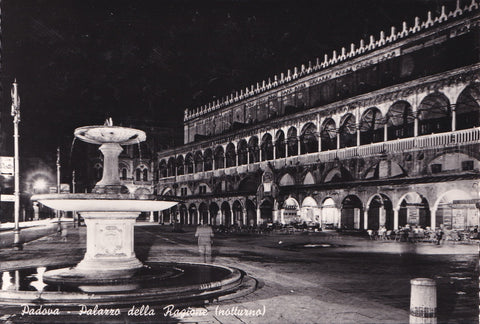 AK Padova. Palazzo della Ragione (notturno)