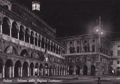 AK Padova. Palazzo della Ragione (notturno)