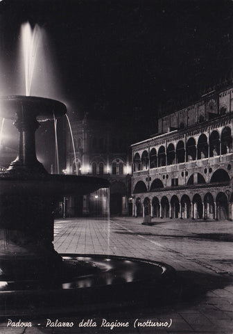 AK Padova. Palazzo della Ragione (notturno)