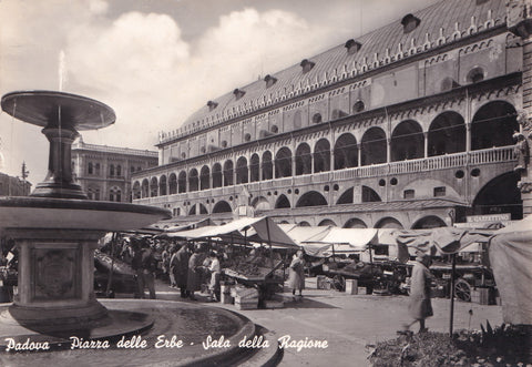 AK Padova. Piazza delle Erbe Sala della Ragione.