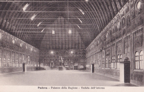 AK Padova Palazzo della Ragione. Veduta dell'interno.