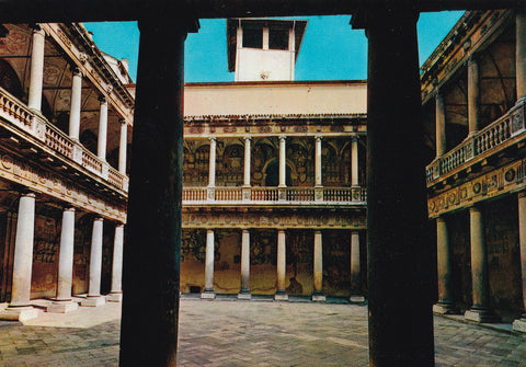 AK Padova. Universita Cortile Antico Architetto A. Moroni e Torre del Bo.