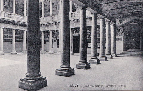 AK Padova Palazzo della R. Universita Cortile.