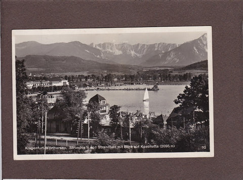 AK Klagenfurt – Wörthersee, Strandcafe u. Strandbad mit Blick auf Koschutta. (1930)