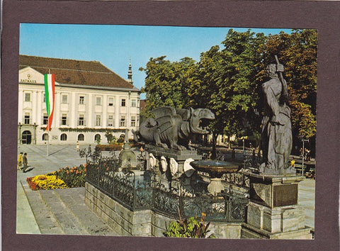 AK Klagenfurt. Lindwurmbrunnen mit Rathaus.