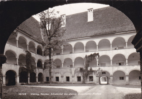AK Viktring. Arkadenhof des ehemal. Zisterzienser-Klosters.
