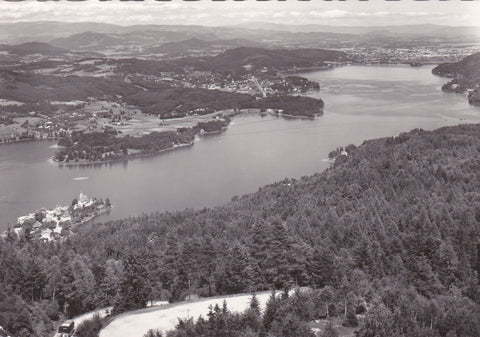 AK Blick vom Pyramidenkogel auf den Wörthersee und Klagenfurt.